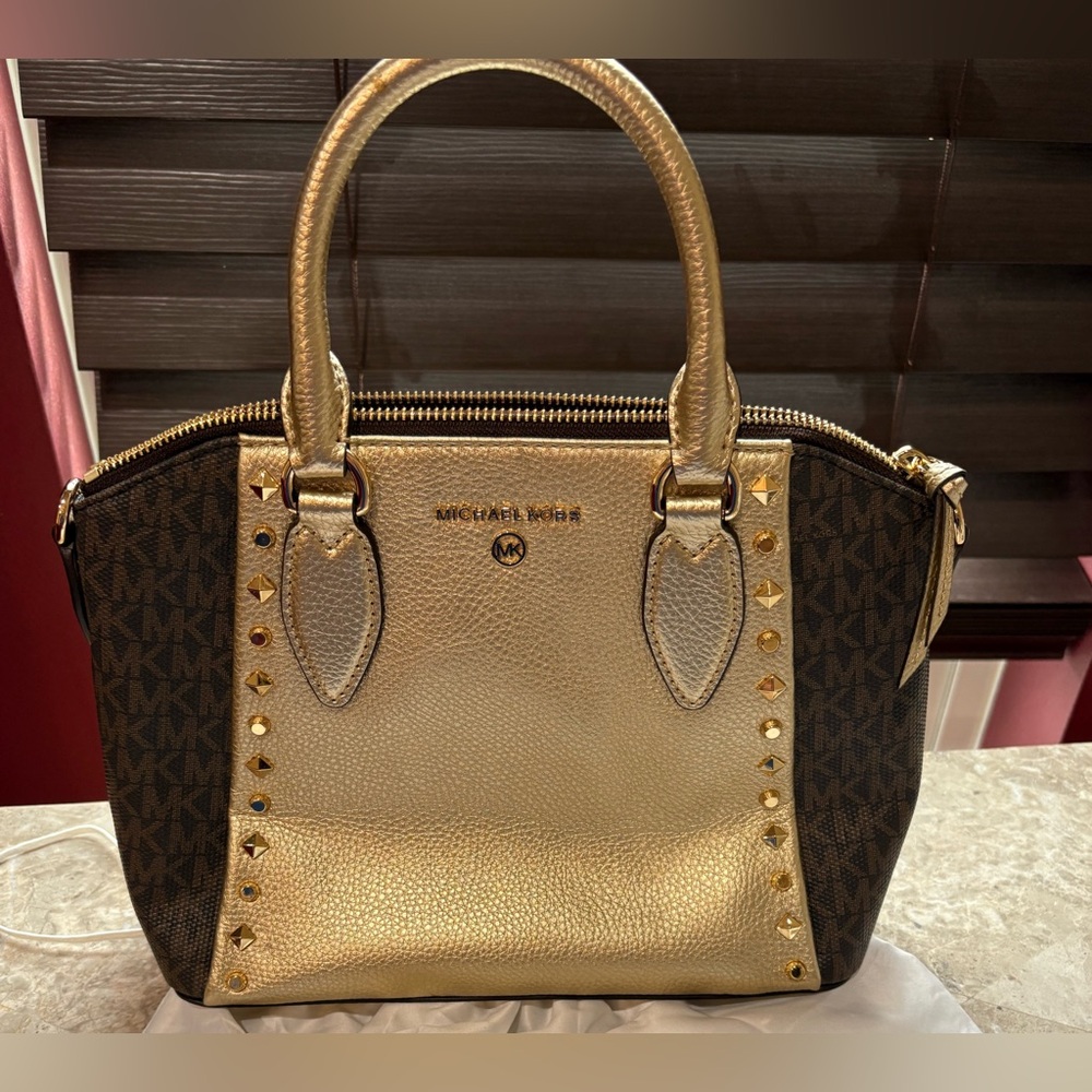 Michael Kors Gold Studded Women's Bag
Great Condition